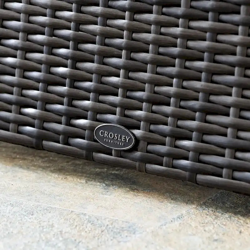 Fauteuil d'extérieur Beaufort en résine tressée couleur expresso, résistant aux intempéries, avec coussins effet brume - 94 cm L x 94 cm P x 80 cm H