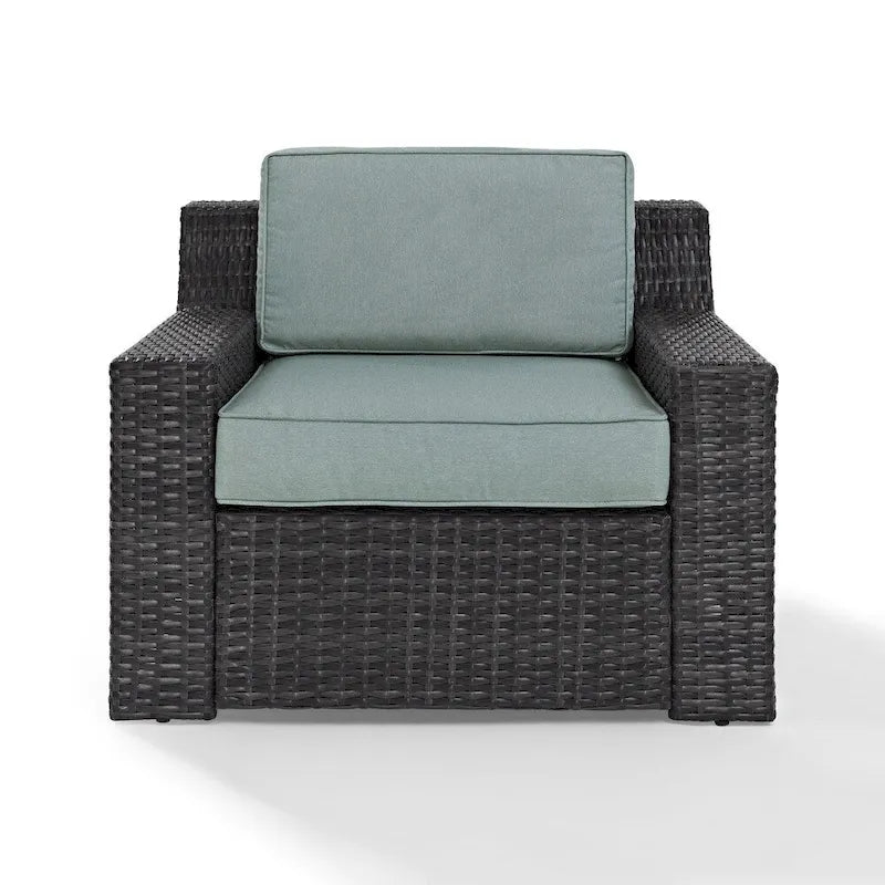 Fauteuil d'extérieur Beaufort en résine tressée couleur expresso, résistant aux intempéries, avec coussins effet brume - 94 cm L x 94 cm P x 80 cm H